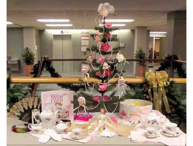 'Grandmother's Tea' Tabletop Christmas Decorations and Christmas Tree, Tea Set