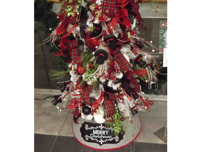 Tip Your Hat to Christmas, Beautiful Full Size Christmas Tree