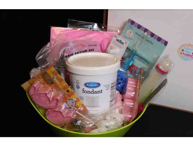 Jubilee Cake Studio Ultimate Cake Box