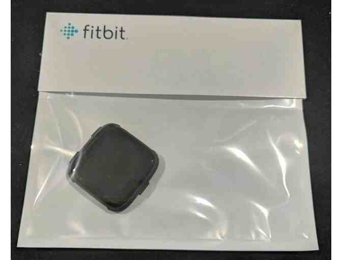 Fitbit Versa Pebble