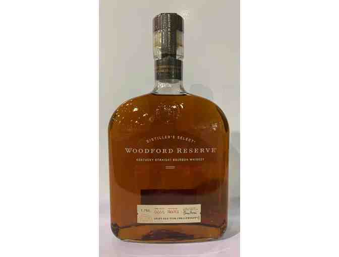 Distiller's Select Woodford Reserve Kentucky Straight Bourbon Whiskey  & 2 Challenge Coins