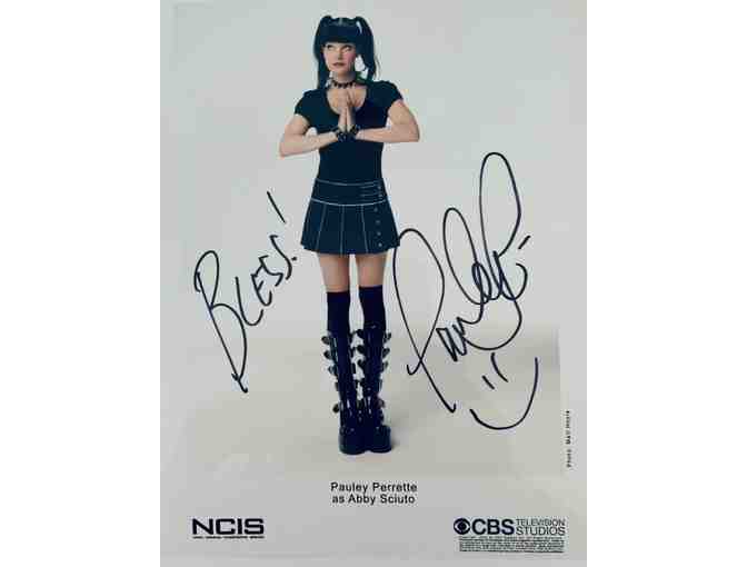 NCIS Package Including a Script Signed by the Cast