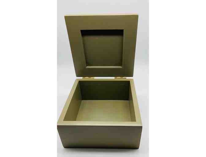 MOTHER's DAY GIFT: Hallmark Ken Sheldon Keepsake Box of Mother and Baby