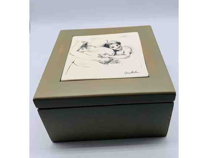 MOTHER's DAY GIFT: Hallmark Ken Sheldon Keepsake Box of Mother and Baby