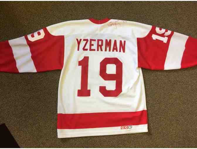 Steve Yzerman autographed Detroit Red Wings jersey