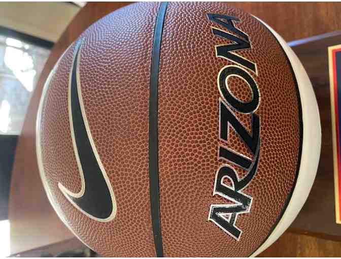 ARIZONA WILDCATS signed basketball by HEAD COACH SEAN MILLER and 2019-2020 team - Photo 7