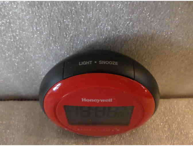 Honeywell Atomic Table Clock With Alarm