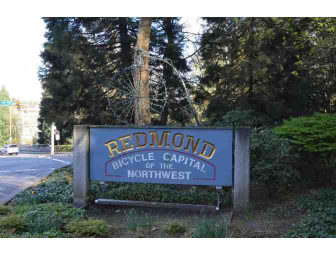 One-night stay: Superior King Room at Redmond Inn Including Wine and Gourmet Chocolates