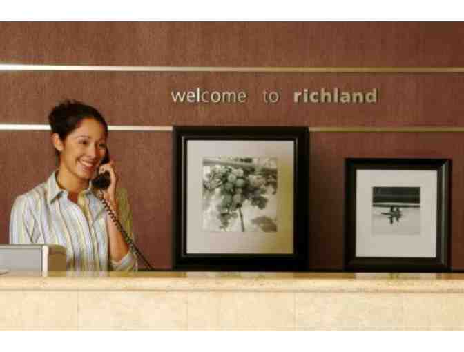 Golf, Stay and Dine on the Columbia: Columbia Point, Hampton Inn & Anthony's