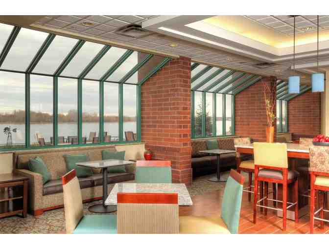 Golf, Stay and Dine on the Columbia: Columbia Point, Hampton Inn & Anthony's