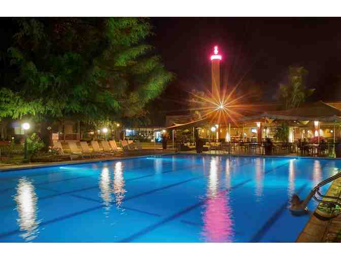 7057 - Flamingo Conference Resort and Spa, Santa Rosa, Ca - 2 Nights for 2 with Wine