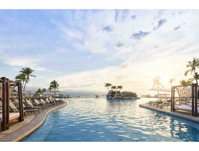 Four Nights for Two & More, Marriott Puerto Vallarta Resort & Spa, Puerto Vallarta MX