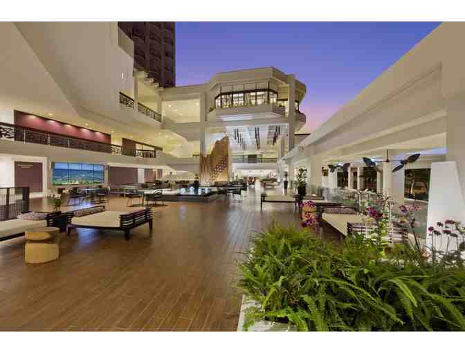 3 Nights for 2, Ocean Front Room with Dinner, Waikiki Beach Marriott Resort & Spa