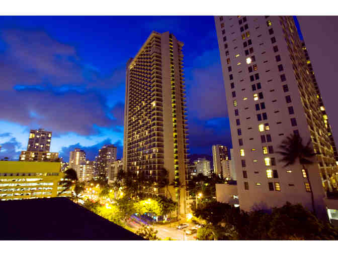 3 Nights for 2, Ocean Front Room with Dinner, Waikiki Beach Marriott Resort & Spa - Photo 1