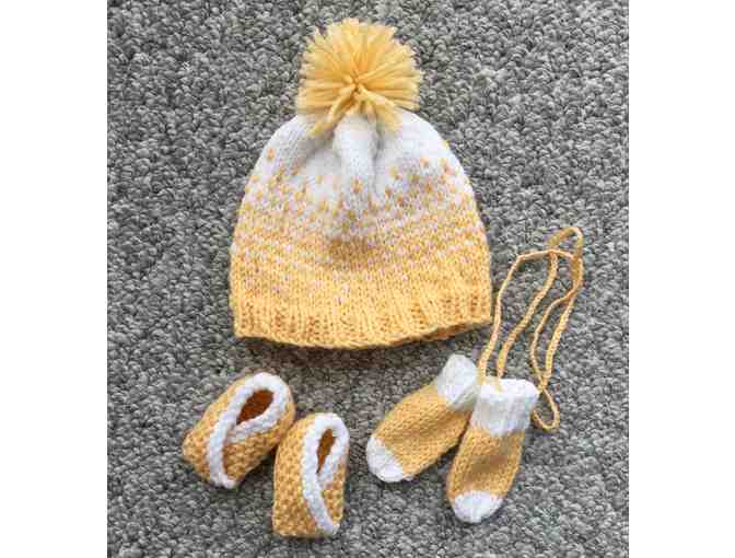 Hand Knit Set for Baby, 3 - 6 Months of Age - Photo 1