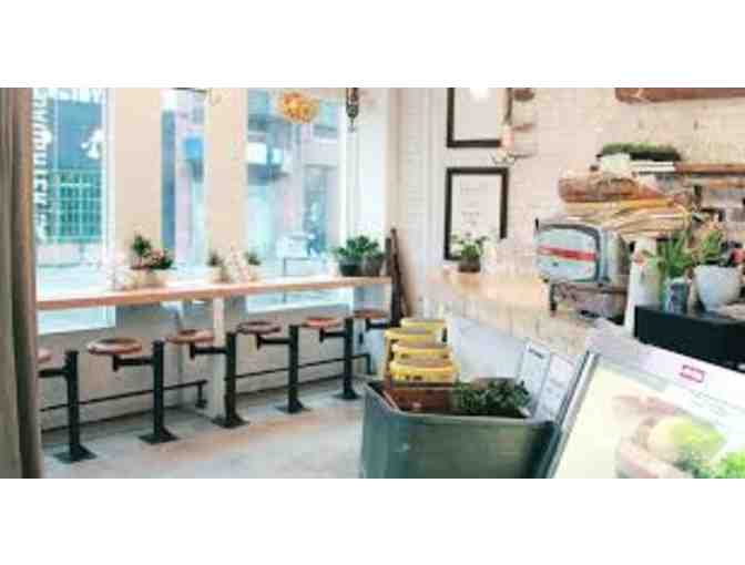 The Chainsmoker's in Concert & Dinner