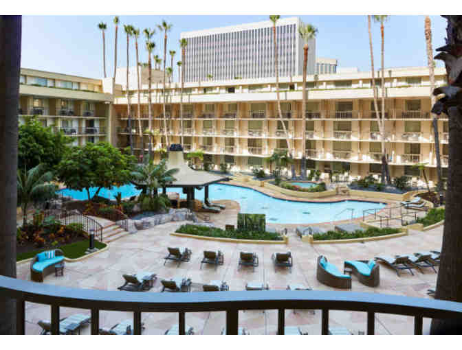 LOS ANGELES AIRPORT MARRIOTT - TWO NIGHT STAY WITH BREAKFAST FOR TWO AND VALET PARKING