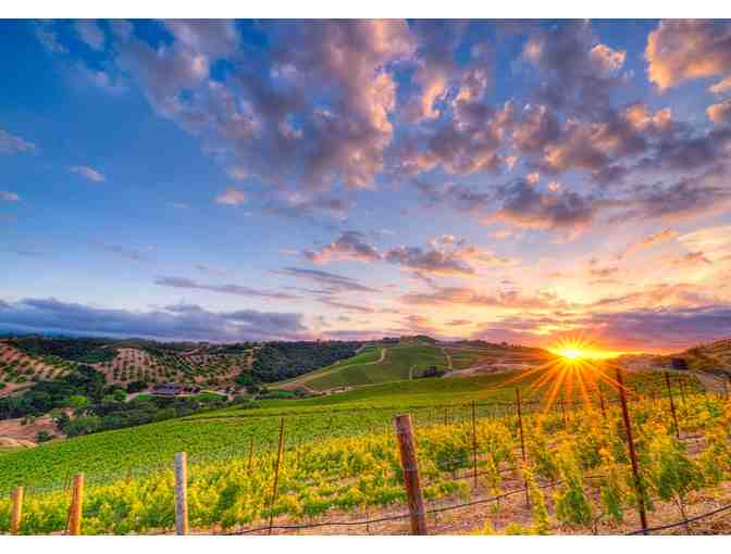 PASO ROBLES PACKAGE - ONE NIGHT STAY, WINE BASKET & VIP TASTINGS/ TOURS AT 2 WINERIES