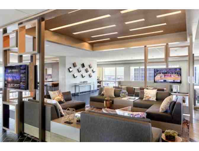 LOS ANGELES AIRPORT MARRIOTT - TWO NIGHT STAY WITH M CLUB ACCESS & VALET PARKING