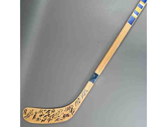 Buffalo Sabres Team Autographed Stick - Photo 2
