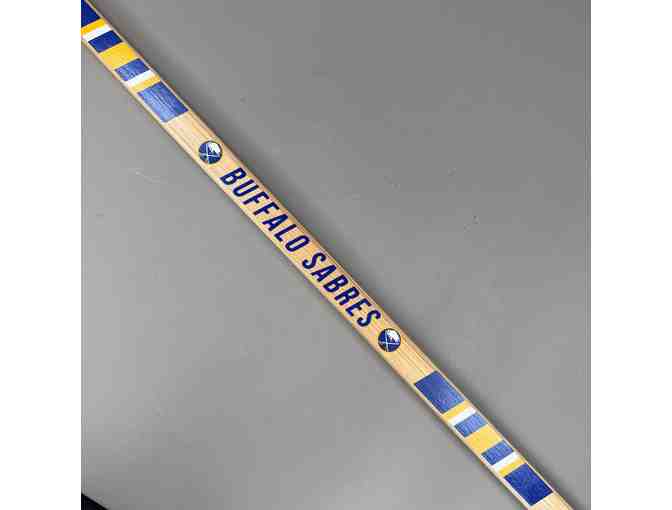 Buffalo Sabres Team Autographed Stick - Photo 3