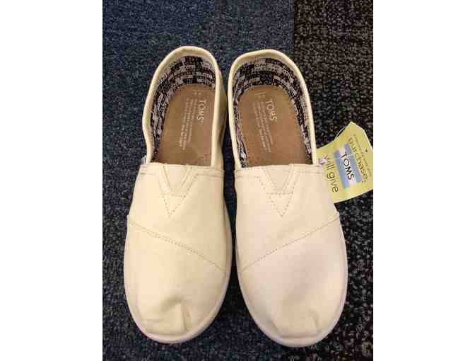 TOMS Youth Size 5 Classic Alpargata in eggshell canvas (first of two identical auctions) - Photo 1