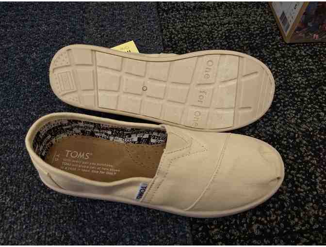 TOMS Youth Size 5 Classic Alpargata in eggshell canvas (first of two identical auctions) - Photo 2