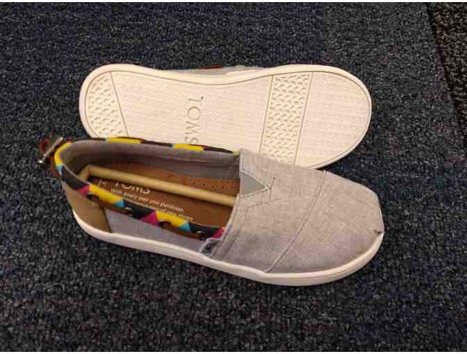 TOMS Youth Size 13 Canvas Youth Bimini Espadrilles in grey with color trim - Photo 2