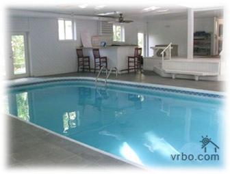 The Hideout Michigan getaway - Weekend Accommodations & 2 bottles of wine