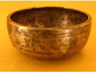 Best Singing Bowls: Small Antique Thadobati Singing Bowl with Leather-bound Ringing Stick