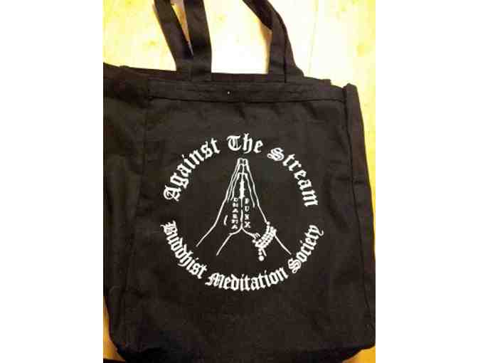 Against the Stream: Tote and T Combo