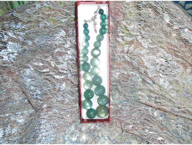 Green Retro Bead Necklace