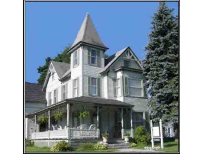 Henniker House B & B + Pats Peak Ski Lift Tickets