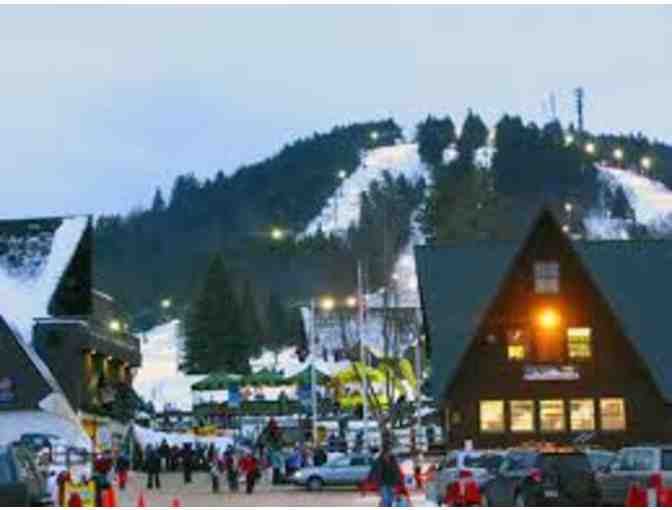 Henniker House B & B + Pats Peak Ski Lift Tickets