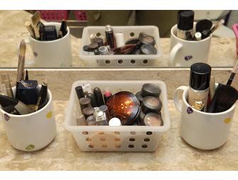 Makeup artist - update your look by editing your makeup bag