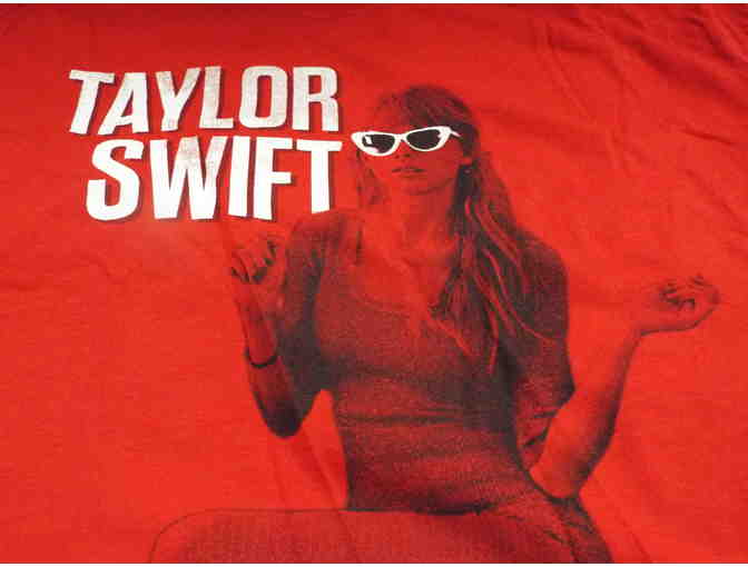 Taylor Swift 'Red' Tour T-Shirt & Backpack & 3 CDs