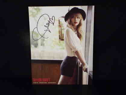 Autographed - Taylor Swift 8x10 Photo and Fearless CD