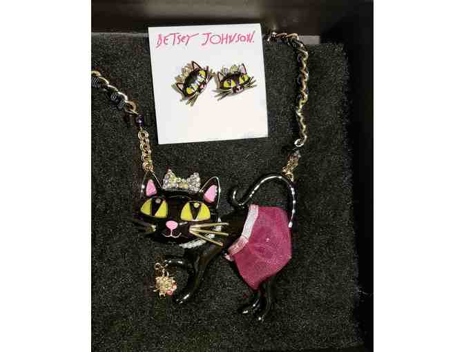 Queen Kitty in Tutu & Pearls Neclace by Betsey Johnson