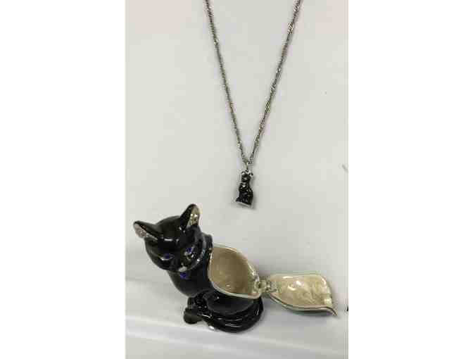 VINTAGE STYLE CAT PENDANT WITH CAT FIGURINE JEWELRY HOLDER