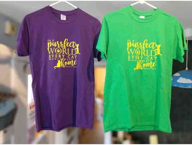 Green 'Purrfect World' T-Shirt, size adult medium