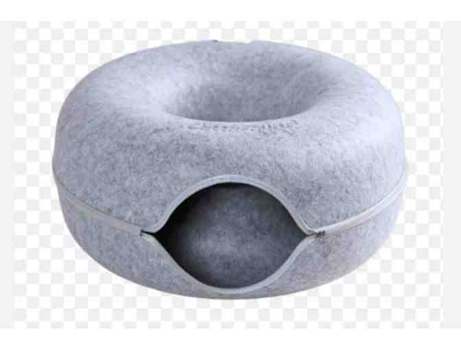 Cattasaurus Peekaboo Cave