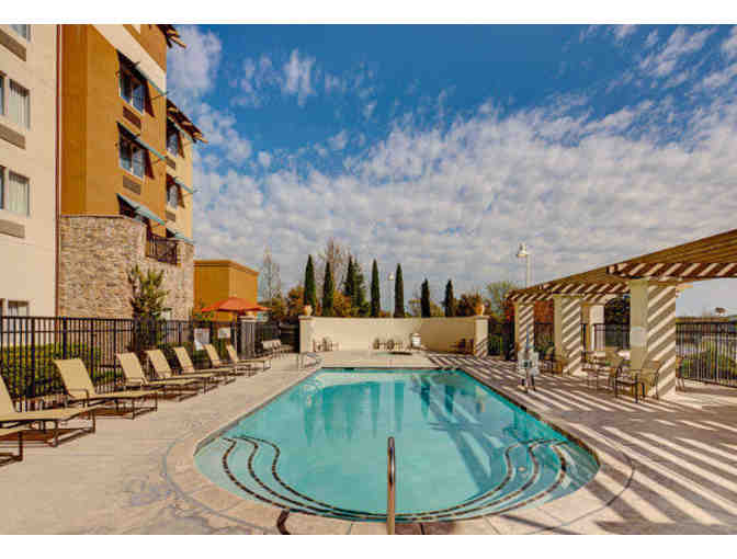 (2) Night Stay in Paso Robles, Breakfast & Wine for ( 2 )