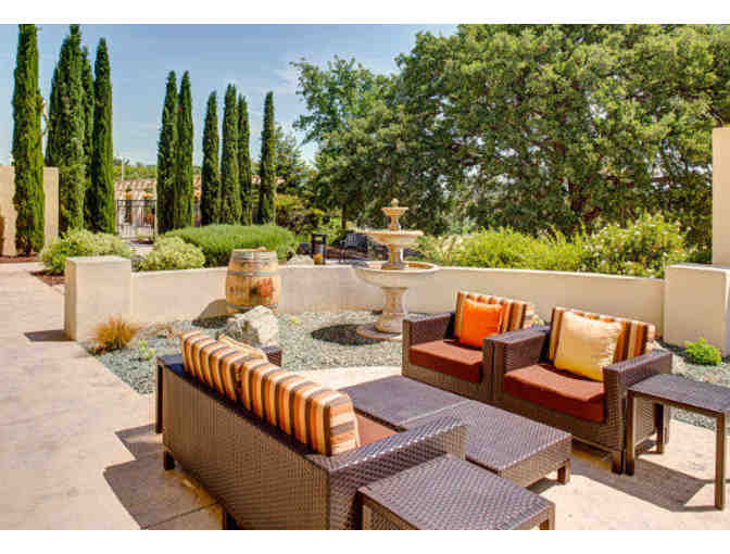(2) Night Stay in Paso Robles, Breakfast & Wine for ( 2 )