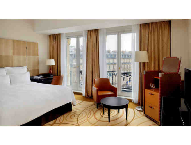 Passport to Paris! ( 3 ) Night Stay at the Champs Elysees!