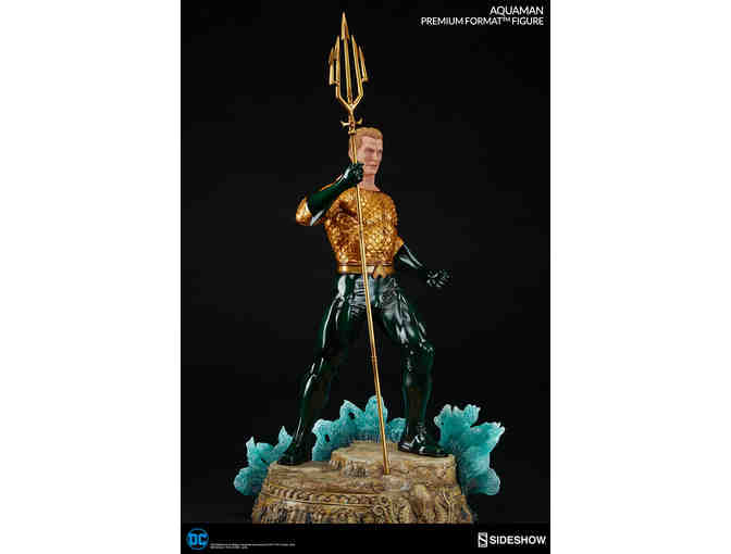 Aquaman Premium Format by Sideshow Collectibles