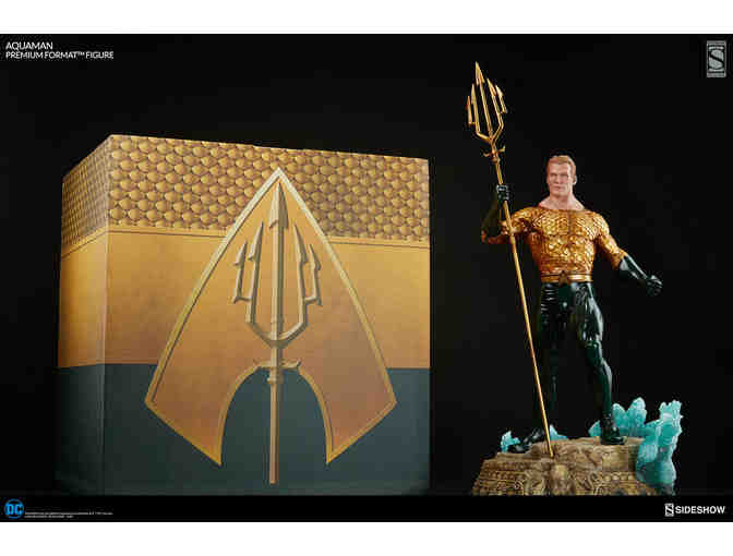 Aquaman Premium Format by Sideshow Collectibles
