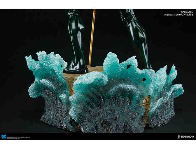 Aquaman Premium Format by Sideshow Collectibles