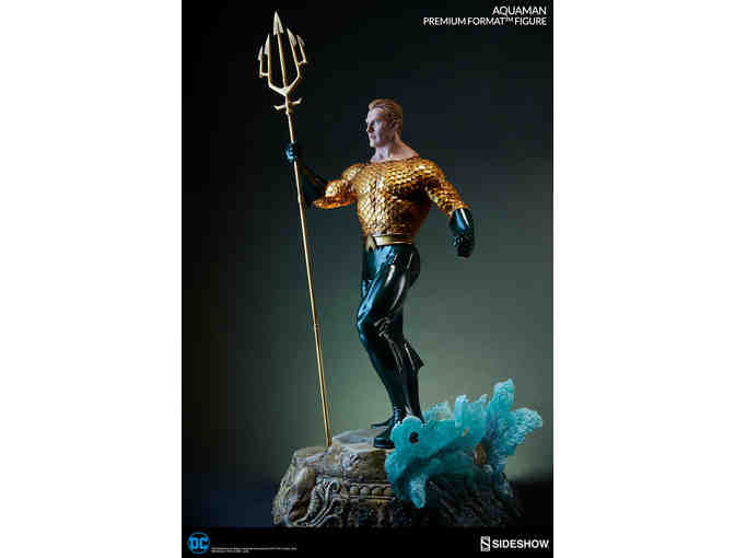 Aquaman Premium Format by Sideshow Collectibles