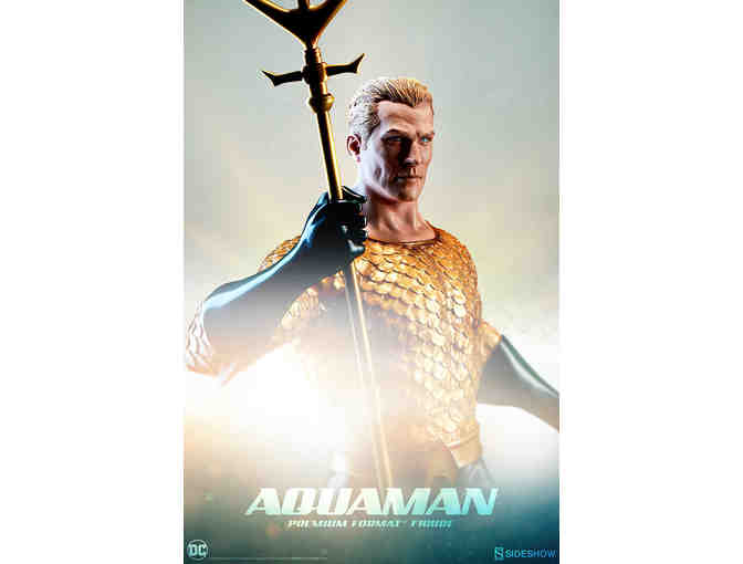 Aquaman Premium Format by Sideshow Collectibles