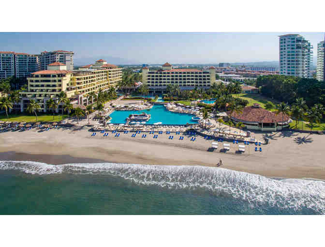 ( 2 ) Nights @ Puerto Vallarta Resort & Spa with Breakfast for Two